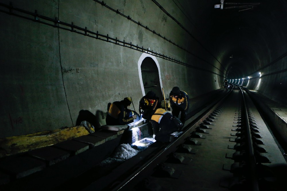 古蔺铁路运营隧道病害现状